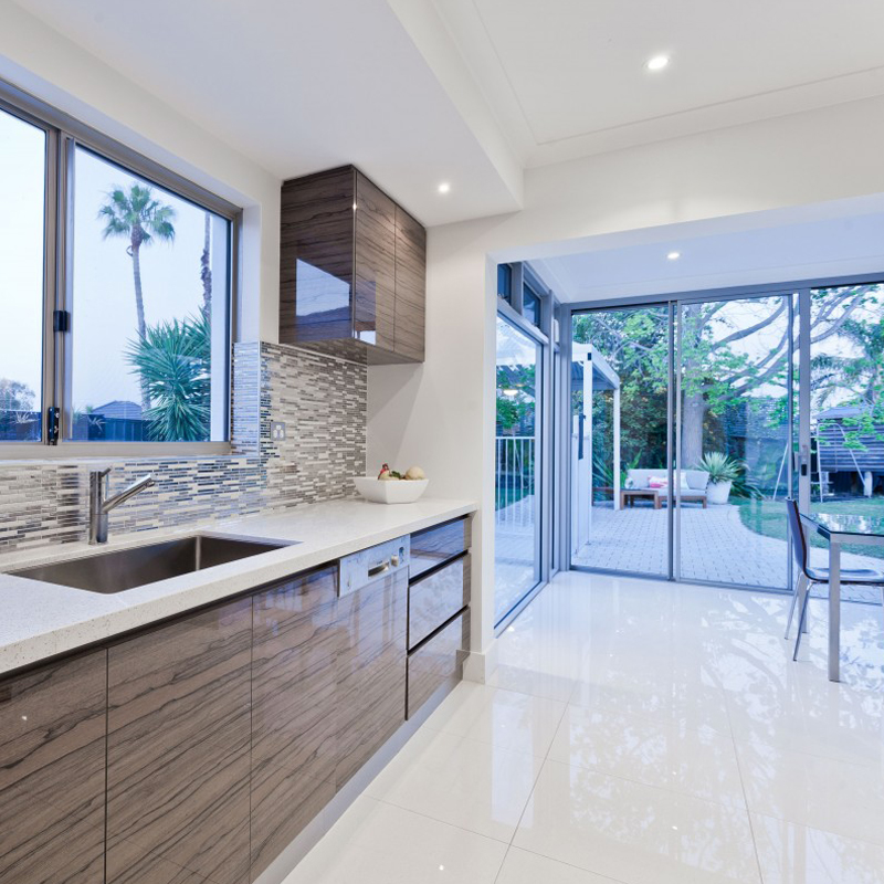 Nuestra propuesta: Brindamos una solución Integral para que las personas con desafíos en la movilidad o en la cognición puedan desempeñarse de forma segura, autónoma y confortable dentro de su hogar.